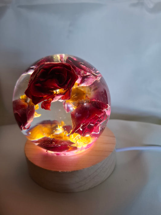 Epoxy bol met bloemen en LED verlichting