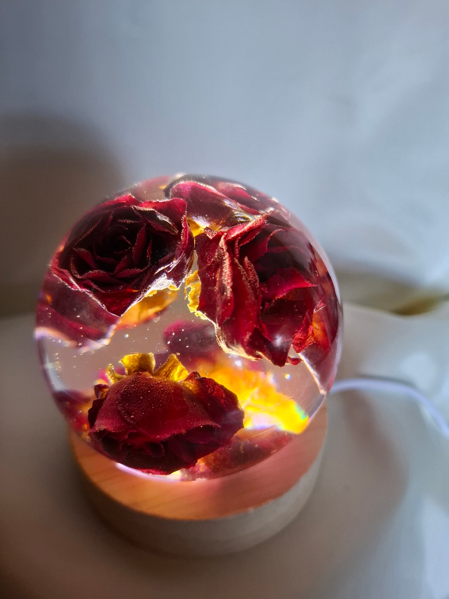 Epoxy bol met bloemen en LED verlichting