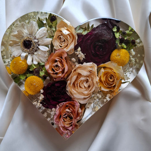 Epoxy hart met bruidsboeket